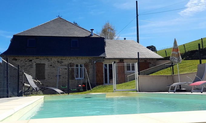 Teyssieu House | Le Pech de Clédy140m², 2 bathrooms, heated pool, wifi, pets allowed, all inclusive