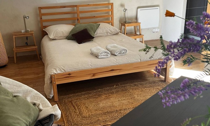 Givry Apartment | Le petit Atelier, heart of Givry