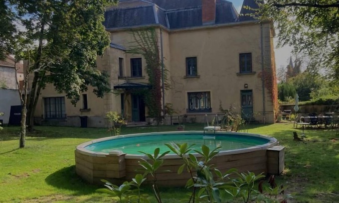 Chenay-le-Chatel House | Le Petit Chatel - CHENAY LE CHATEL