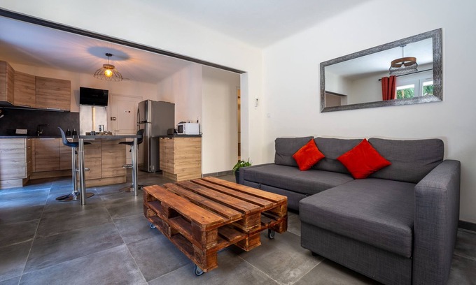 Courthezon Apartment | Le Petit Cocon de Provence - Appt climatisé