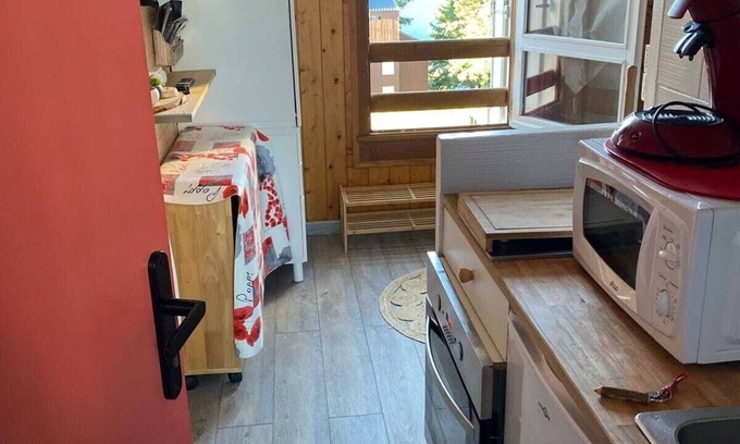 Guzet Neige Apartment | Le Petit Nid rouge and its view of the mountains 🌹, Le petit Nid Rouge