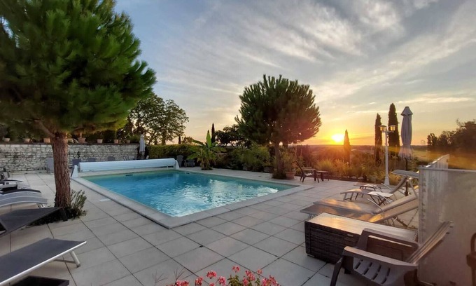 Availles-en-Chatellerault Hotel | Le Pigeonnier du Perron