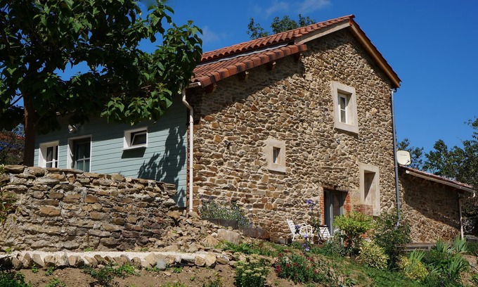Blesle Cottage | Le Poulailler is a comfortable, well equipped and sunny holiday home