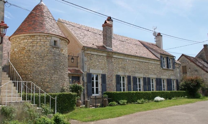 Asnieres-sous-Bois Villa | Le Prieuré: maison de charme proche de Vézelay*