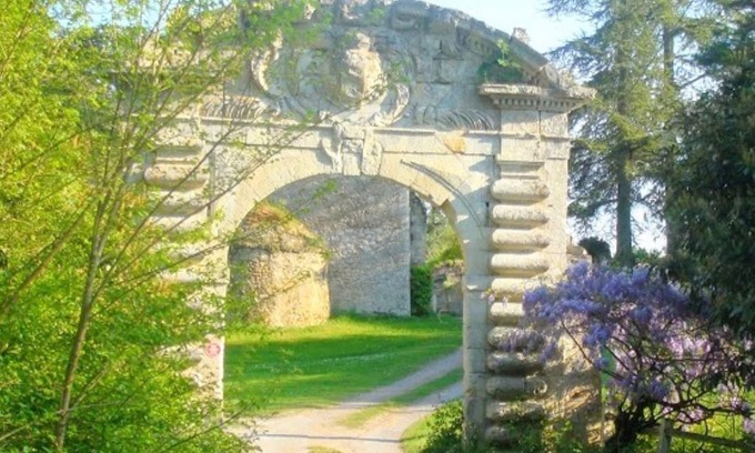 Pont-de-Ruan House | Le Relais de Chasse in a 12th-century Abbey, heated swimming pool.