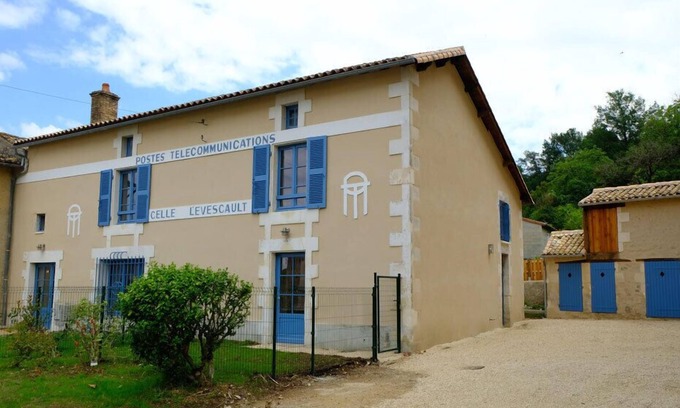 Celle-Levescault House | Le Relais Postal - Celle Levescault