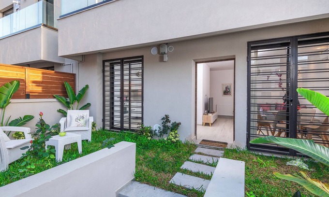 La Marsa Villa | Le Rez De Jardin