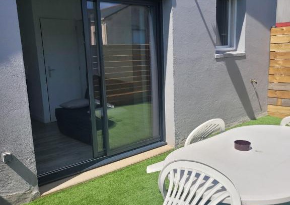 Saint-Pierre-Montlimart House | Le Studio