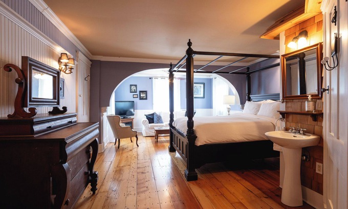 Stanstead Bed & Breakfast | Lee Farm Inn