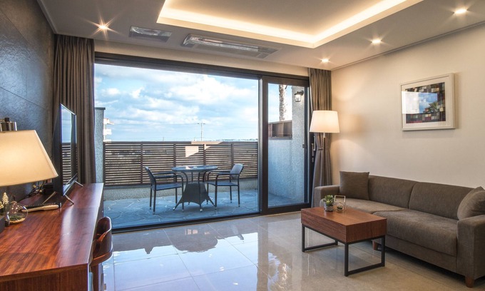 Jongdal-ri House | Leeum Island Spa & Pool Villa
