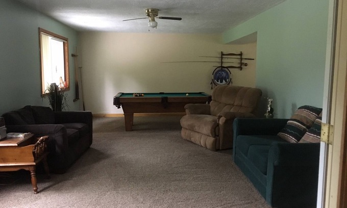 Hillman House | Left side Pet friendly, 1 hr away from Mackinaw Island, 25 min to Ocqueoc falls