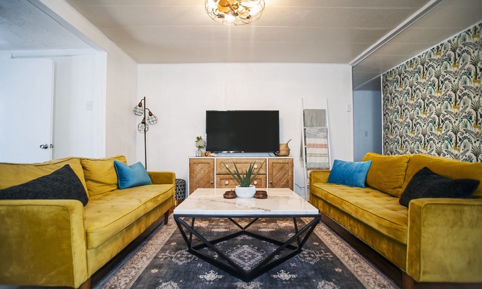 Spring Hill House | Legacy Lagoon- Peaceful on Weeki Wachee Canal w/2 Clear Kayaks!