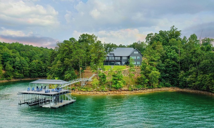 Bremen House | "Legacy Pointe" - A Luxurious Smith Lake Home and place to relax & have fun!