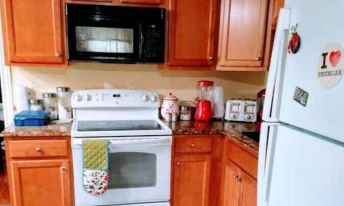 Phillipsburg House | Lehigh Valley/Easton Phillipsburg/Allentown/Bethlehem Area -Entire house