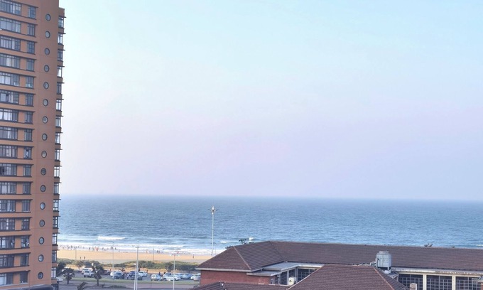 South Beach Apartment | Lela Holiday Apartments- Spacious Beachfront apartment with sea and harbor views