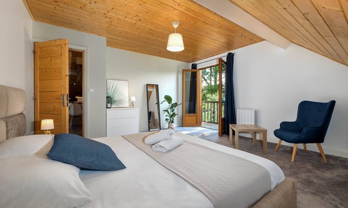 Pougny Apartment | Les Écureuils, Charmant appartement avec balcon - Vue sur parc et ruisseau