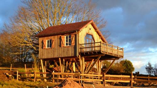 Saint-Sernin-du-Bois Ski Chalet | Les cabanes des Fontaines