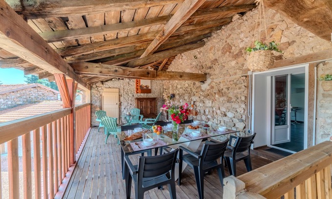 Regny Apartment | Les Coquelicots - A 30 min de Roanne