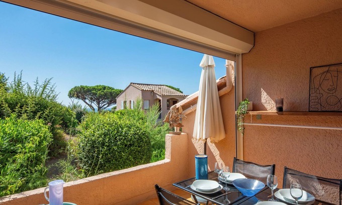 La Nartelle Apartment | Les Coteaux de la Nartelle by Interhome
