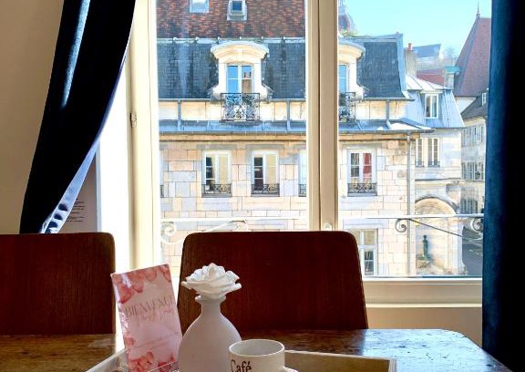Besancon Old Town Apartment | Les Fabuleux appartements du Coeur de ville - Place Victor Hugo
