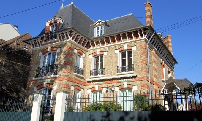 Lagny-sur-Marne Villa | Les Flolies on the banks of the Marne: Character villa - Disney - Paris