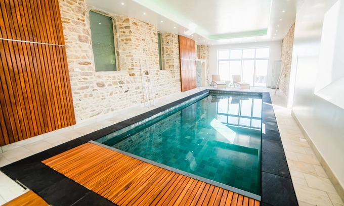 Grosville House | Les gites saint Martin - The Convent and its indoor pool