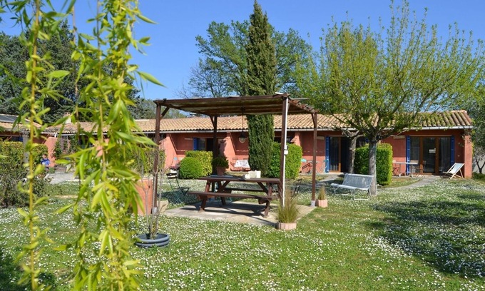 Saint-Dezery Apartment | Les Olivettes - Vintage Cottage