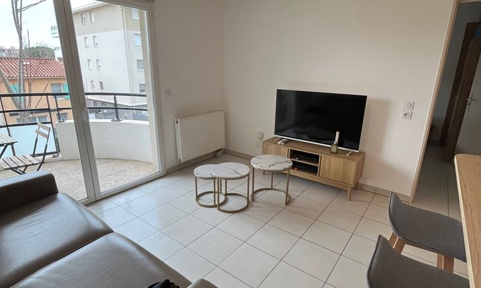 Miramas Apartment | Les Ombrelles, apartment in secure residence with elevator and garage