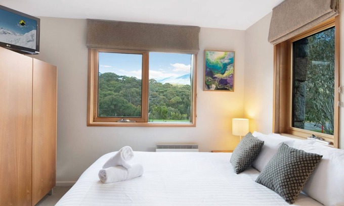 Lake Crackenback Apartment | Les Perrieres Studio - Gym l Indoor Pool l Tennis Court l Cafe l WiFi
