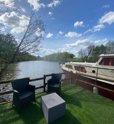 Saint-Leger-sur-Vouzance Apartment | Les Pichies, Bateau insolite, Le Nathalie Nath