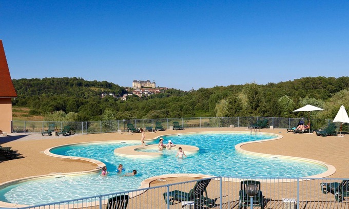 Hautefort Cottage | Les SOURCES "Pink Lady" VIP terrace, SPA, swimming pool, fishing pond, playground.