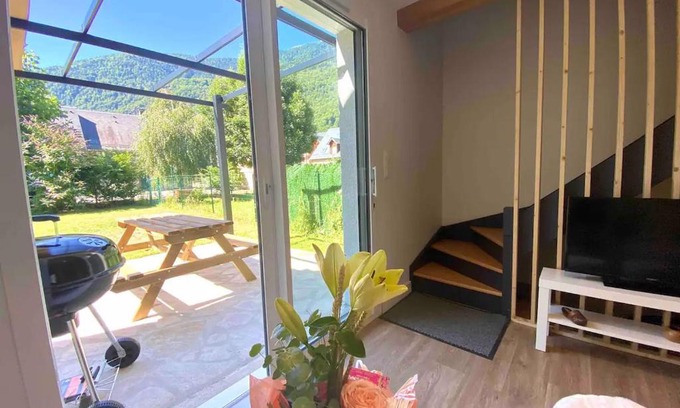 Saint-Mamet Ski Chalet | Les trois chalets - jardin terrasse 7 personnes - Saint Mamet Luchon