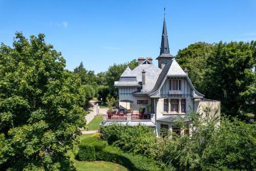 Vittel House | Les Villas du Parc - Chambres d'hôtes AMBROISE & GERMAINE - Meublé 5 étoiles VILLA MARIE 2 à 5 chambres