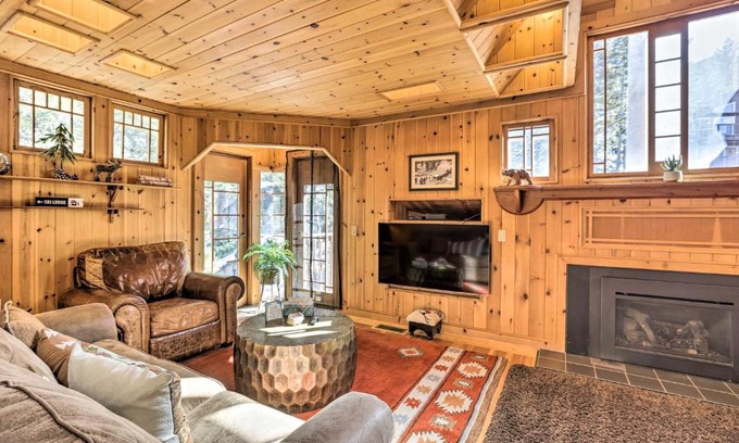 Upper Kingsbury House | Less Than 1 Mi to Heavenly Lifts Tahoe Area Townhome!