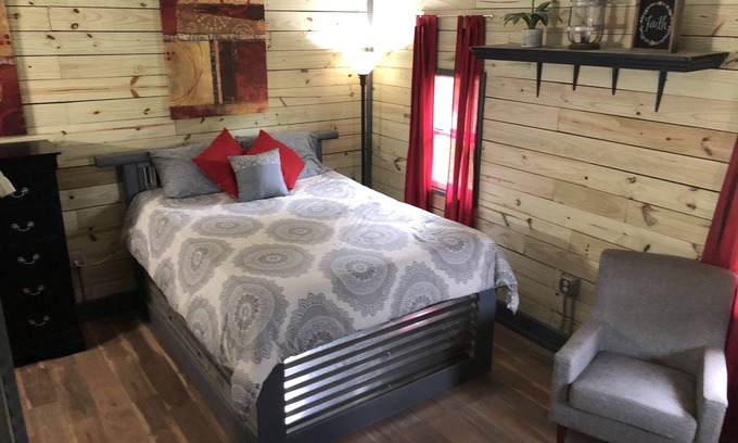 Lakeland House | Let your stress melt away at the B.O.B. House