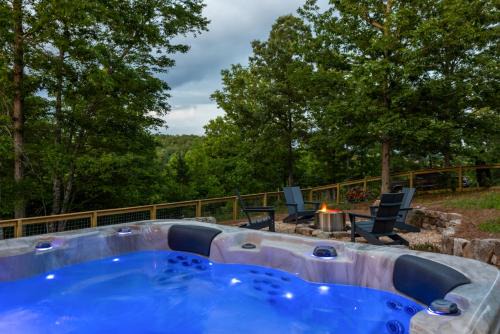Young Harris House | Level Up Pool Access, Hot Tub, Firepit, Dogs