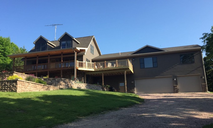 Crofton Apartment | Lewis and Clark Lake Home/Loft for Rent/Lake View Property and Lake Access