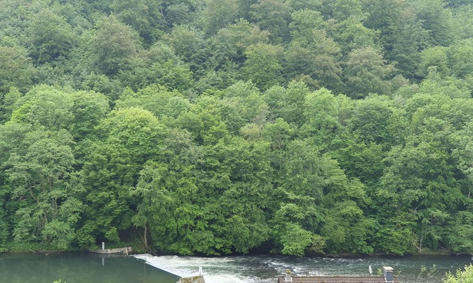 Altena House | Liebevoll Eingerichtete Ferienwohnung am Fluss in Beliebtem Wandergebiet