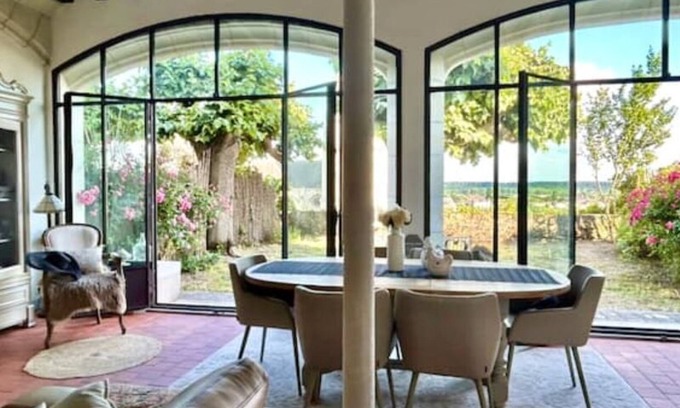 Blois Apartment | Lieu Unique Avec Jardin au Pied du Château de Blois. La Campagne en Pleine Ville