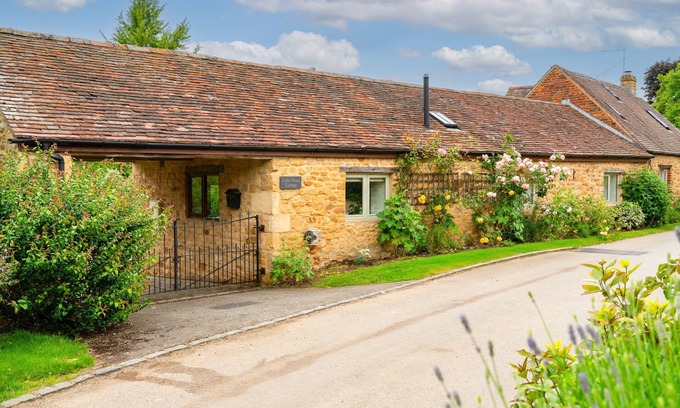 Ilmington Cottage | Light and airy dog friendly barn conversion - Cider Press Cottage