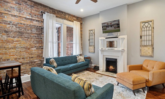 Dixon Park Apartment | Light-Filled Modern Home w/Parking Close to Forsyth by Lucky Savannah