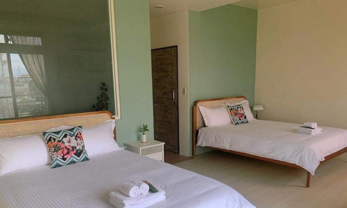 Dongshan Bed & Breakfast | Light home 寧靜生活 近羅東 6-8人 可開伙聚餐 桌遊 免費車位 歡迎預訂