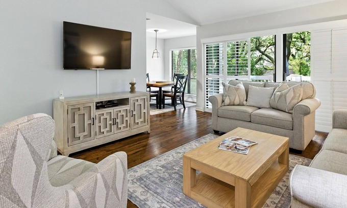 Sea Pines Villa | Lighthouse Tennis Villas - Walking Distance to Harbor Town/Shops at Sea Pines