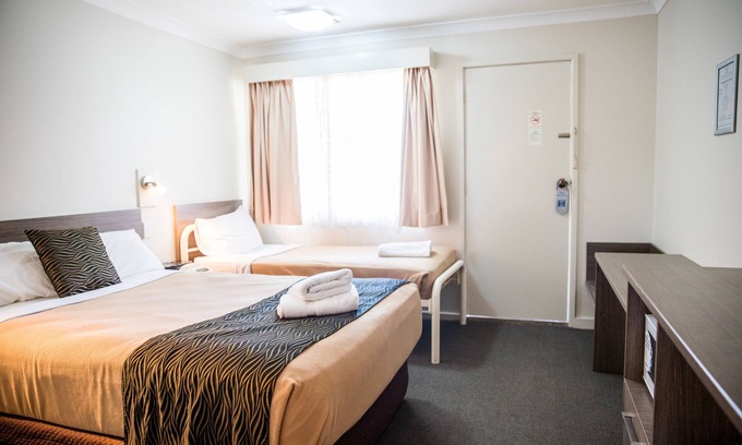 Goulburn Bed & Breakfast | Lilac City Motor Inn Standard Twin Room 22