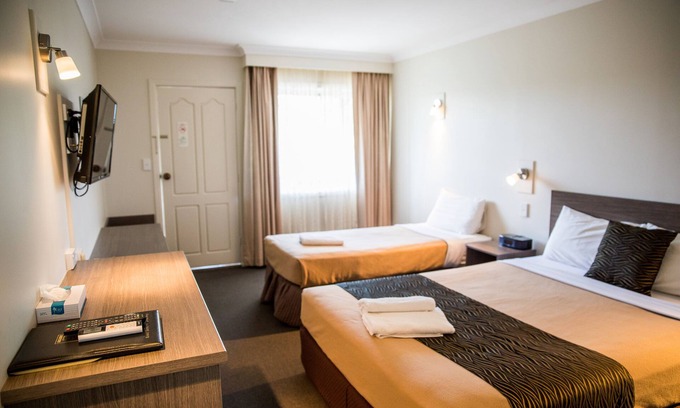 Goulburn Bed & Breakfast | Lilac City Motor Inn Deluxe Twin Room 17