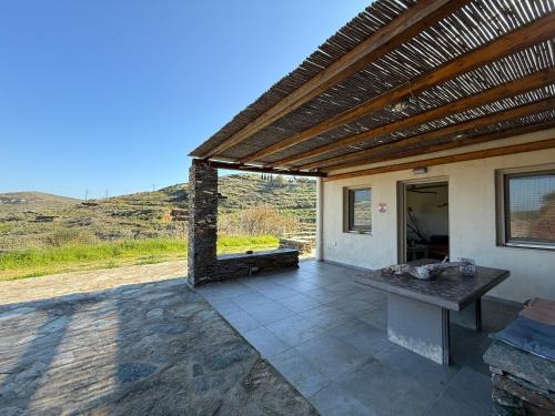 Vourkari House | Lily House