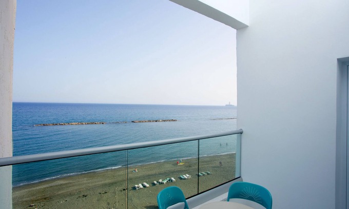 Agios Tychon Apartment | Limassol on the Beach Apartment