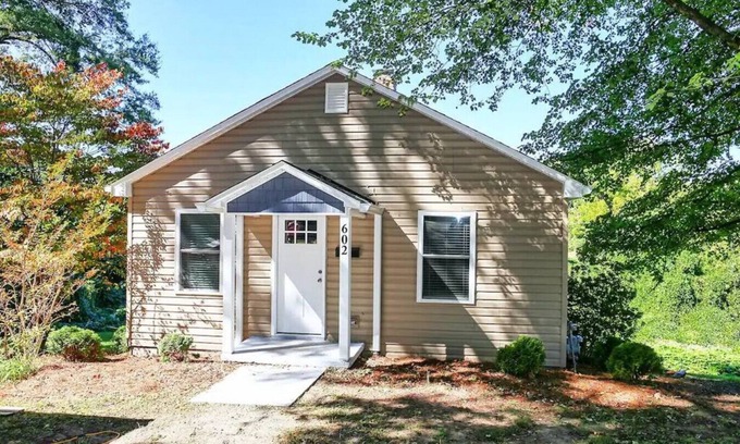 Lincolnton House | Lincolnton Downtown Cottage: w/private backyard