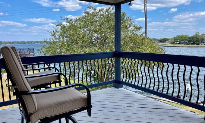 April Sound House | Linda's Lake House Waterfront on Lake Conroe