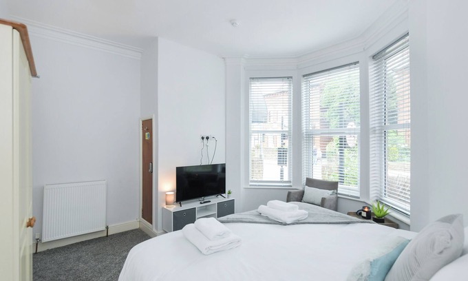 Beeston Apartment | Linden Grove 1 - Fresh and Modern 1 Bed apartment
